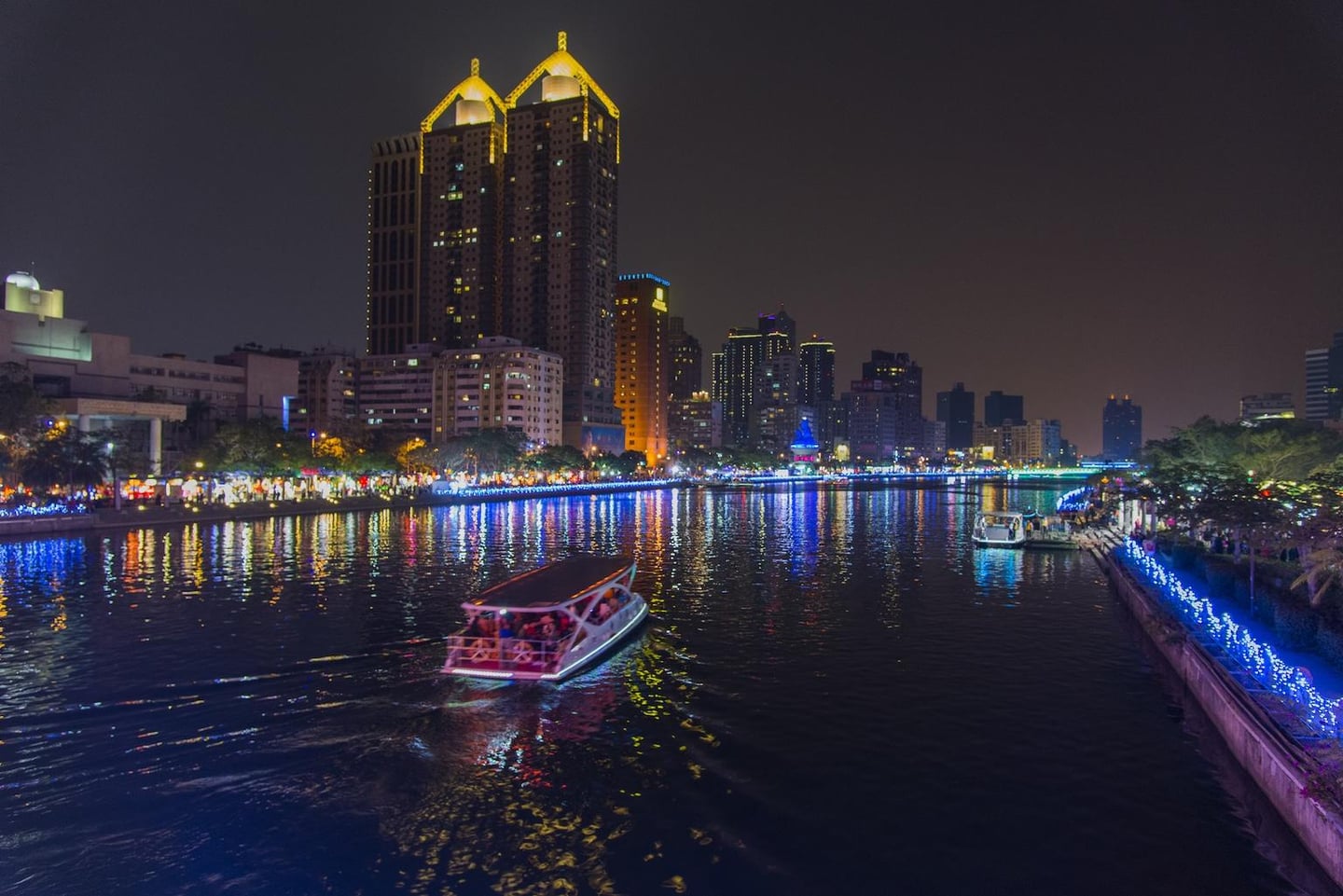 스팟체험_가오슝_아이허강 유람선_shutterstock_601748993