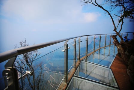 천문산, 안개 낀 아찔한 절벽 잔도