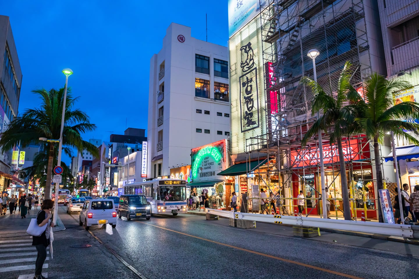 스팟체험_나하국제거리_shutterstock_1327719722_okinawajapanaugust 112018 kokusaidori street main road
