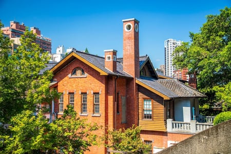 서문정, 붉은 벽돌의 시먼홍러우 외관