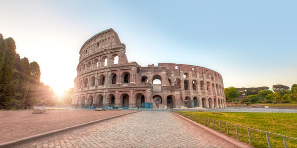 스팟체험 _shutterstock_1246139359_콜로세움_로마의 콜로세움콜로세움(Colosseum)은 로마에서 가장 큰 랜드마크이다