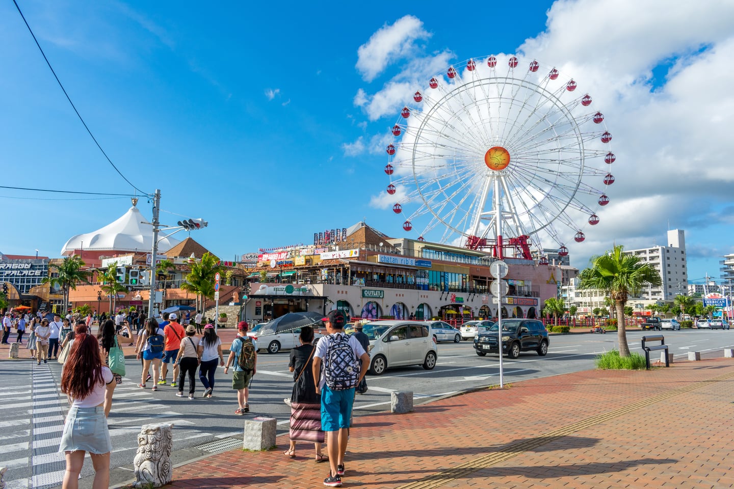 스팟체험_아메리칸빌리지_shutterstock_1018756840_okinawa japan july 7 2017 mihama
