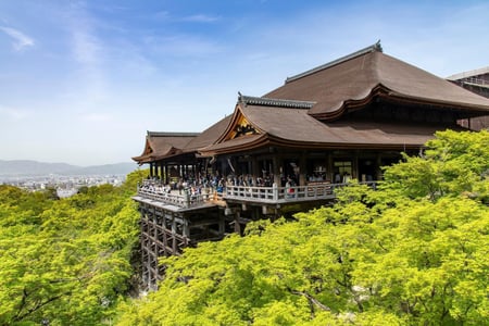청수사, 목조 본당 전경