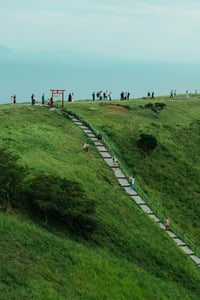 오무로야마, 푸른 화산 분화구 전경