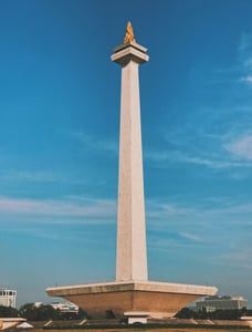 모나스 독립기념탑, 웅장한 독립기념탑 전경