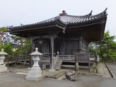 고다이도, 바다 위 목조 사찰
