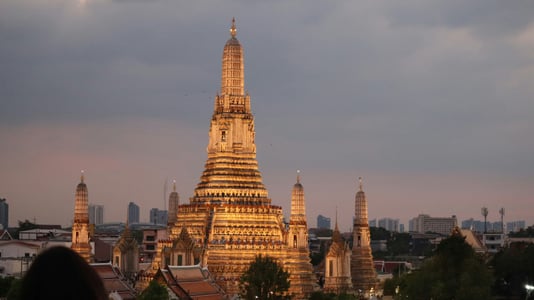 새벽사원, 강 건너 야경 뷰