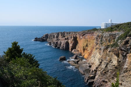 산단베키, 해안 절벽