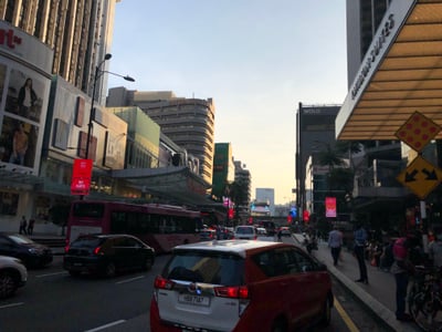 파빌리온 주변, 도심 중심가 거리